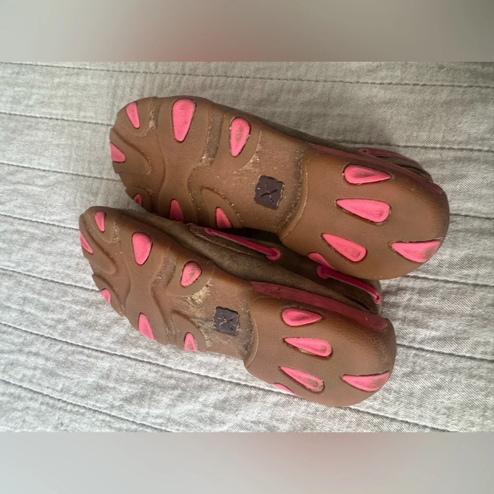 Twisted X Tough enough to wear pink Bomber Driving Moc leather Girls 2.5M